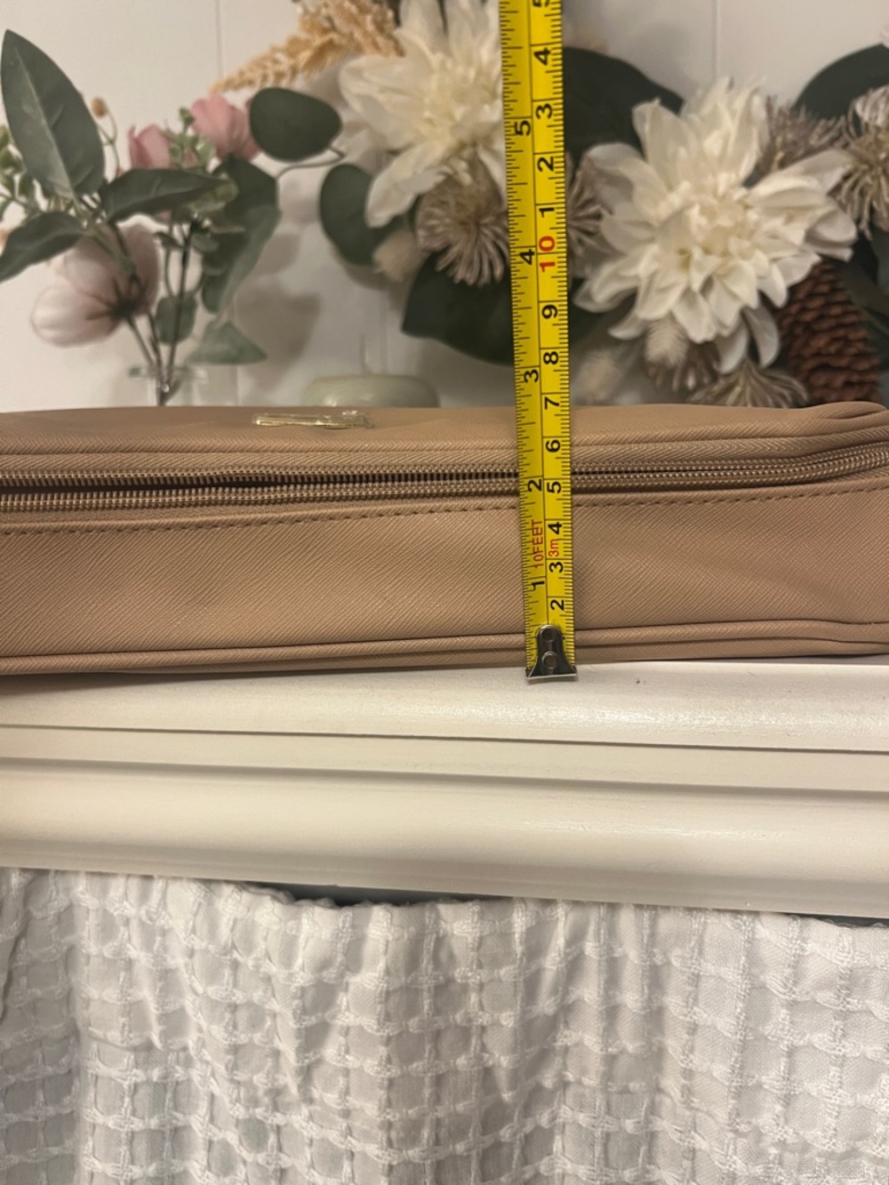 Joy Mangano 2 piece set-Tan jewelry case and roll- up cosmetic or jewelry bag - Picture 7 of 9